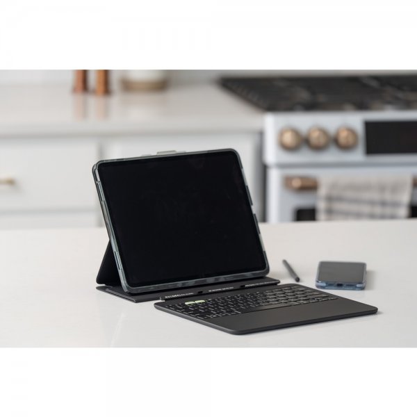 ZAGG iPad Pro 13 (M4/M5) Fodral med Tangentbord Pro Keys 2 Nordic Layout Svart