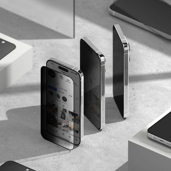 Ringke iPhone 15 Pro Max Skärmskydd Privacy Tempered Glass Installation Jig