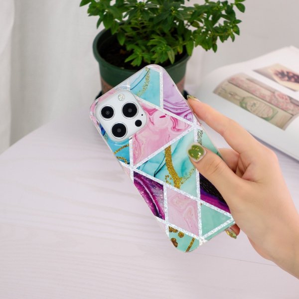 iPhone 15 Pro Skal Marmormönster Grön Lila