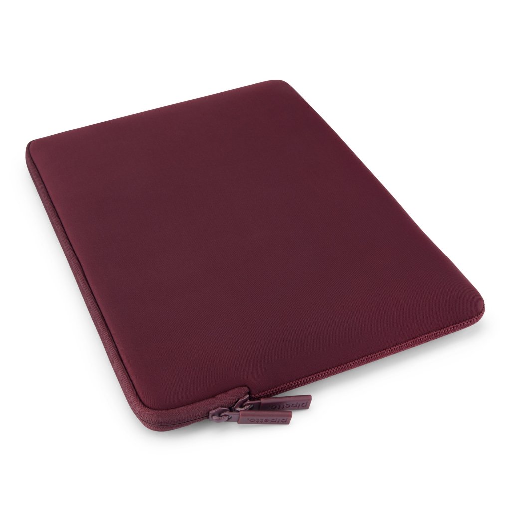 Pipetto Classic Fit Sleeve till MacBook Neo Burgundy