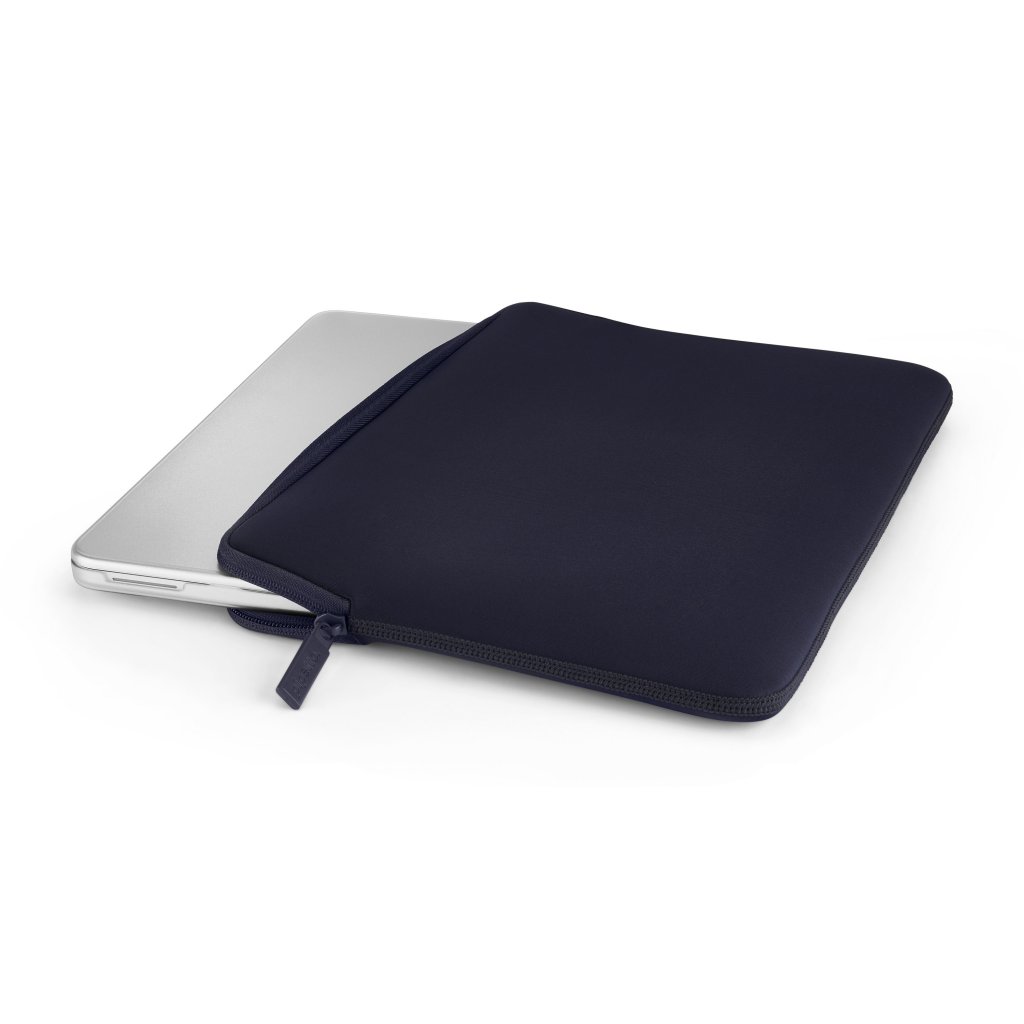 Pipetto Classic Fit Sleeve till MacBook Neo Mörkblå