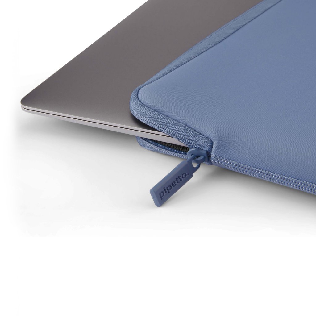 Pipetto Classic Fit Sleeve till MacBook Neo Lavender