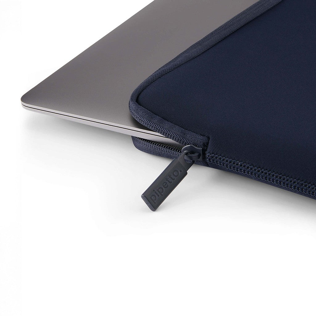 Pipetto MacBook Pro 14/Air 13 Sleeve Classic Fit Sleeve Mörkblå