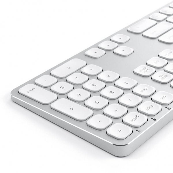 Satechi Tangentbord med trådbunden USB anslutning Nordisk Layout Silver