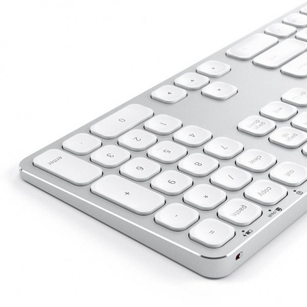 Satechi Trådlöst tangentbord för upp till 3 enheter Nordisk Layout Silver