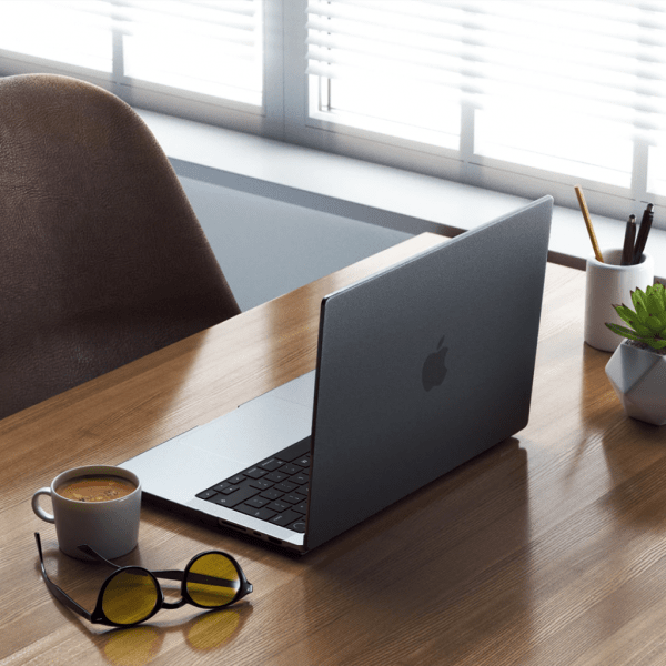 Satechi MacBook Pro 14 M1 (A2442)/M2 (A2779) Skal Eco-Hardshell Case Mörk transparent