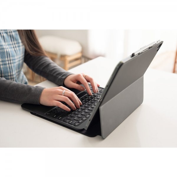 ZAGG iPad Air 11 (M2/M3/M4) Fodral med Tangentbord Pro Keys 2 Nordic Layout Svart