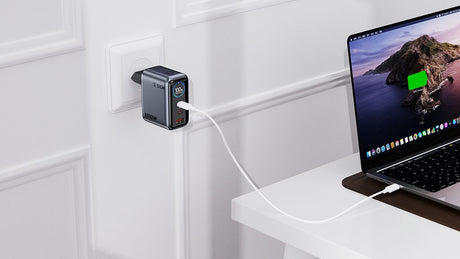 SiGN 100W Snabbladdare med Display 2xUSB-C/1xUSB-A Grå