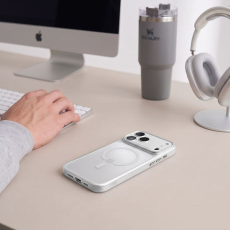 Tech-Protect iPhone 17 Pro Max/iPhone 18 Pro Max Skal MagPrime MagSafe Matt Grå