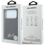 Karl Lagerfeld iPhone 17 Pro/iPhone 18 Pro Skal Saffiano Script Logo Burgundy