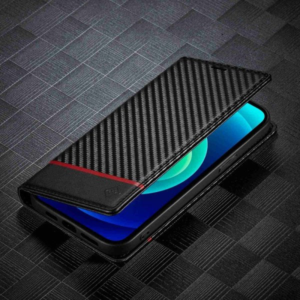 Lc.Imeeke iPhone 14 Plus Fodral Kolfibertextur Röd Stripe Horizontal