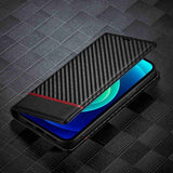Lc.Imeeke iPhone 14 Plus Fodral Kolfibertextur Röd Stripe Horizontal