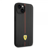 Ferrari iPhone 14 Plus Skal Embossed Stripes Röd