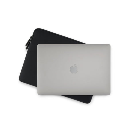 Pipetto Classic Fit Sleeve till MacBook Neo 13 Svart