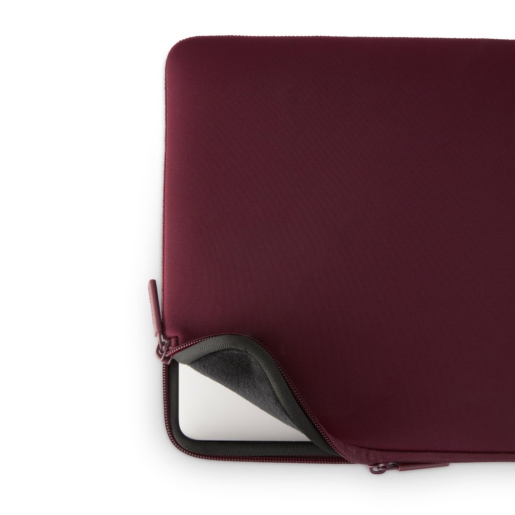 Pipetto Classic Fit Sleeve till MacBook Neo Burgundy