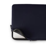 Pipetto Classic Fit Sleeve till MacBook Neo Mörkblå