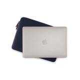 Pipetto Classic Fit Sleeve till MacBook Neo Mörkblå
