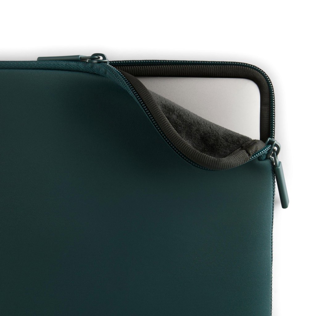 Pipetto Classic Fit Sleeve till MacBook Neo Dark Teal