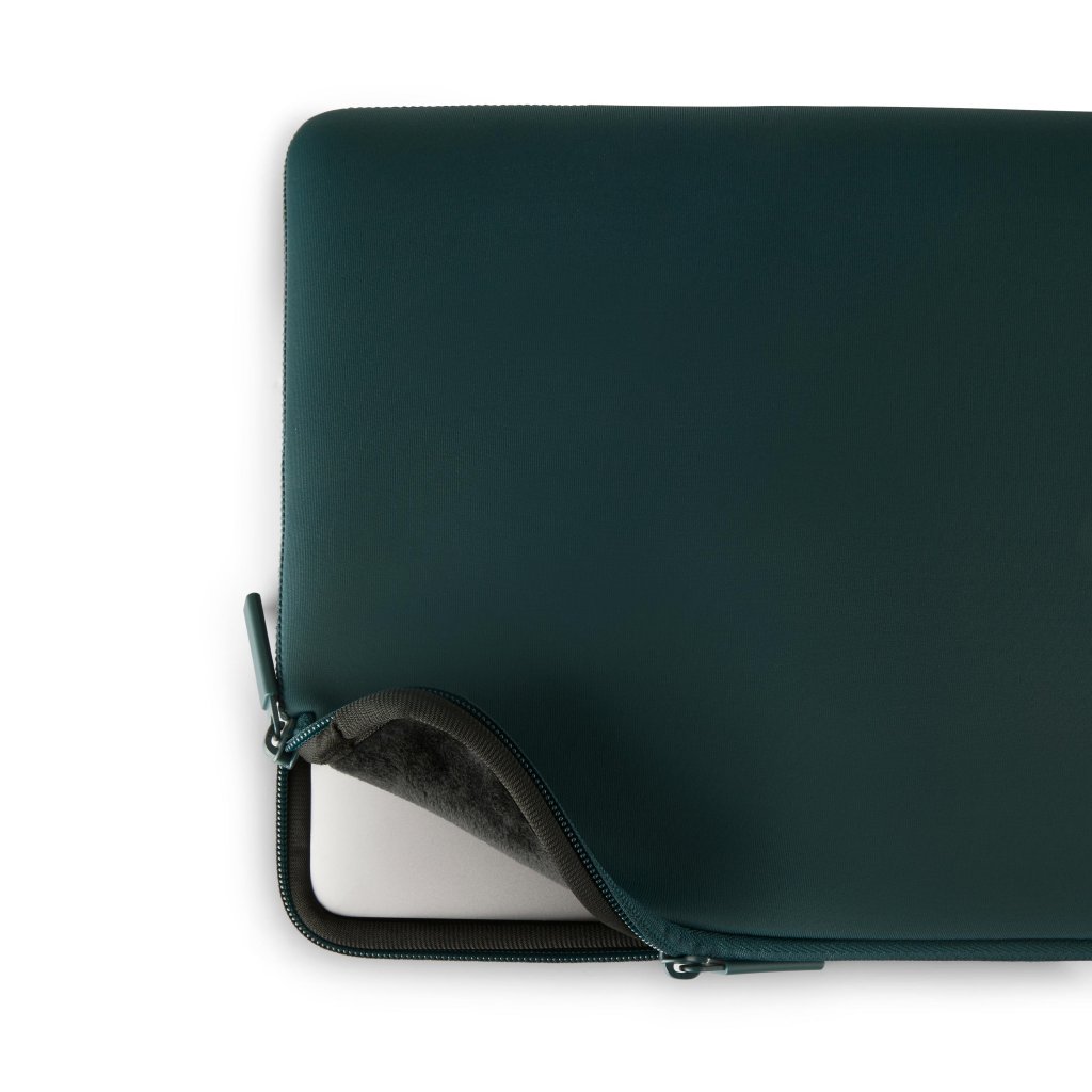 Pipetto Classic Fit Sleeve till MacBook Neo Dark Teal