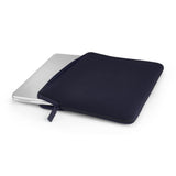 Pipetto Classic Fit Sleeve till MacBook Neo Mörkblå