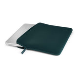 Pipetto Classic Fit Sleeve till MacBook Neo Dark Teal