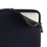 Pipetto Classic Fit Sleeve till MacBook Neo Mörkblå