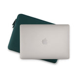 Pipetto Classic Fit Sleeve till MacBook Neo Dark Teal