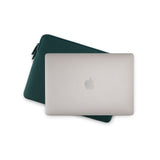 Pipetto Classic Fit Sleeve till MacBook Neo Dark Teal