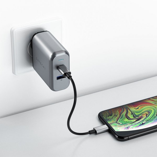 Satechi 30W väggladdare med USB-C och USB-A uttag