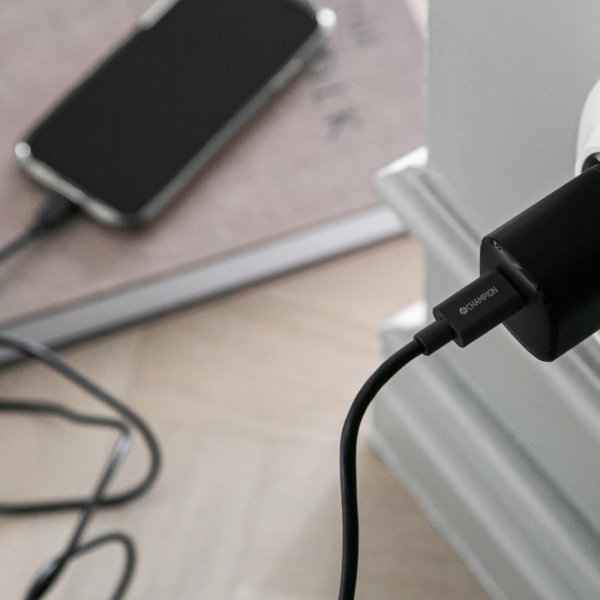 Laddare med Kabel Fast Charger Kit USB-C till Lightning 20W Svart