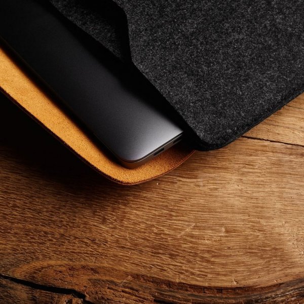 Macbook Sleeve 16" Brun Svart