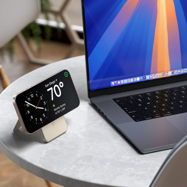 OntheGo Qi2 5K MagSafe-powerbank med Stativ Sand