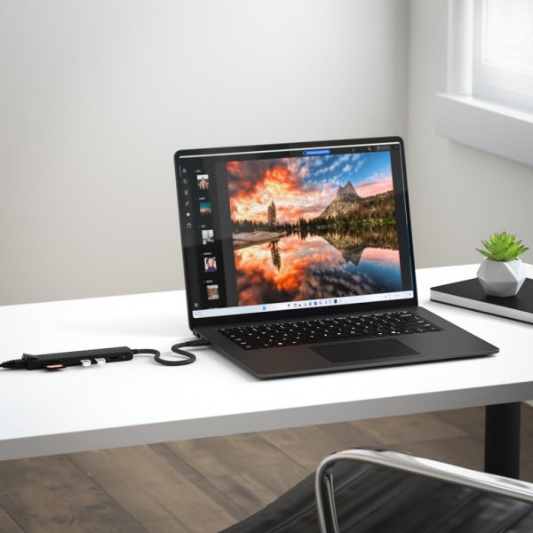 7-i-1 USB-C Slim Multiport Adapter med Ethernet Svart