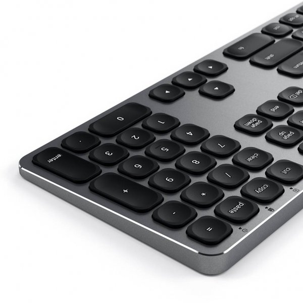 Tangentbord med trådbunden USB anslutning Nordisk Layout Space Gray